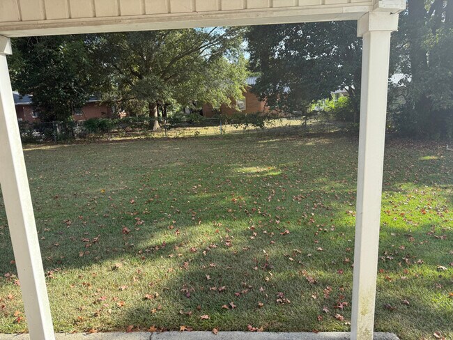 Building Photo - 1105 Sycamore Rd