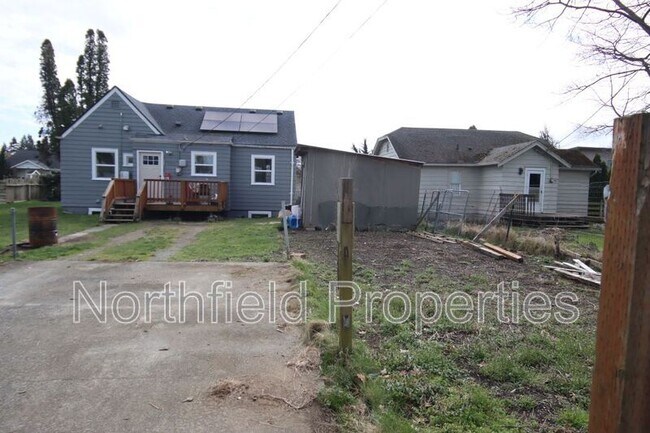 Building Photo - 1905 Fourth St