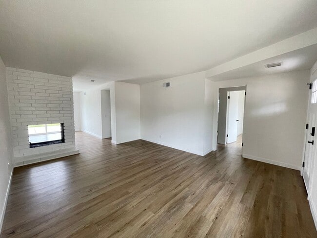 Building Photo - 121 Huntington Pl