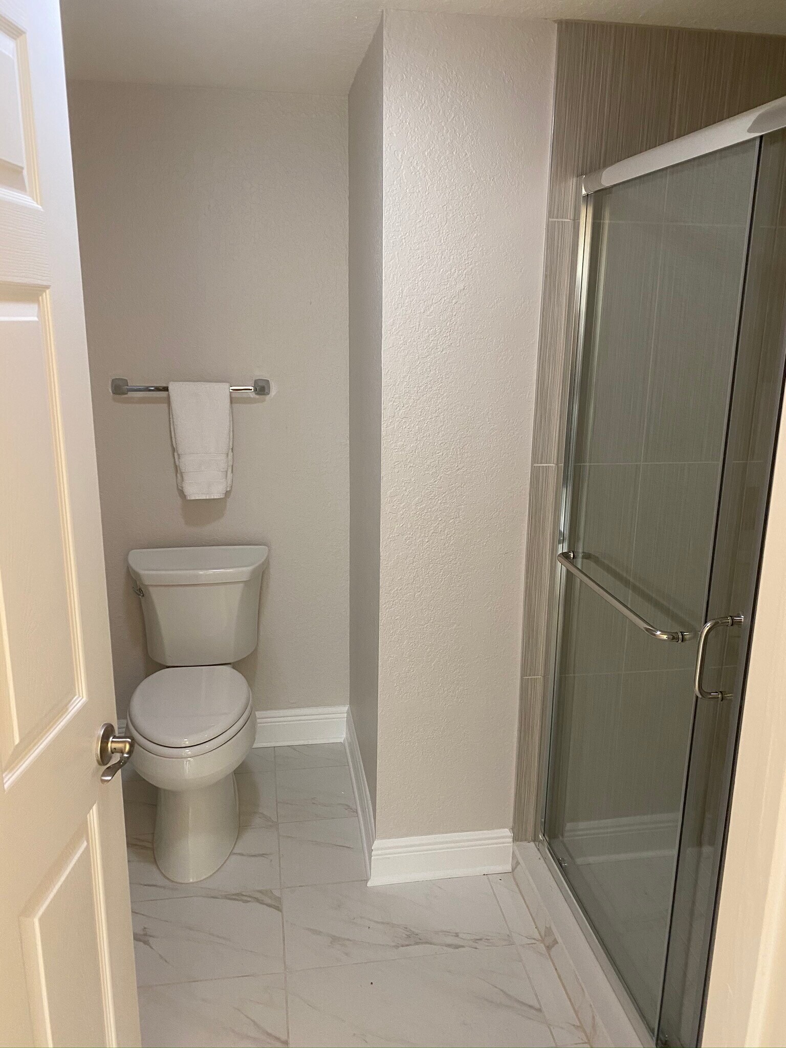 Master Bath - 23660 Walden Center Dr