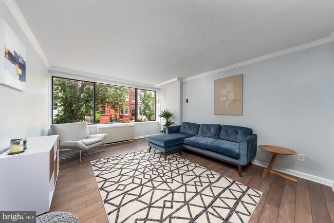 Primary Photo - 305 C St NE