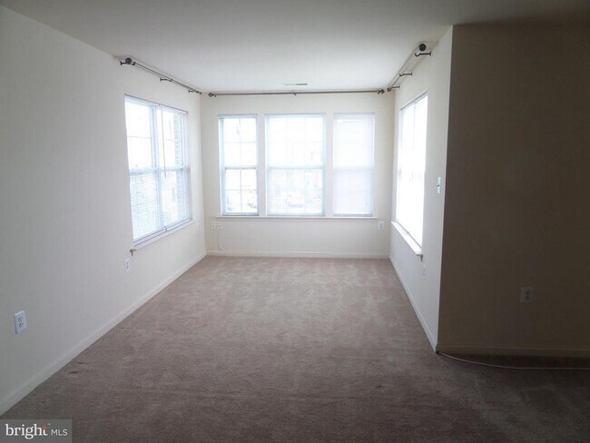 Building Photo - 675 McLeary Square SE