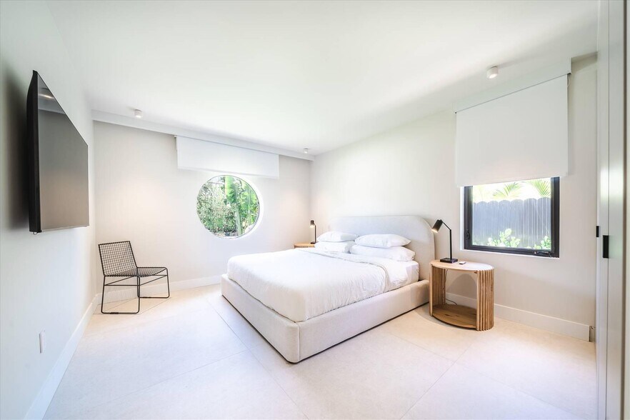 Building Photo - 7610 Bayside Ln