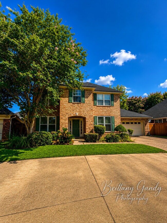 Building Photo - 139 Hallette Dr