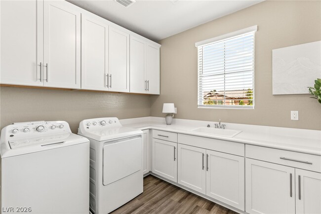 Building Photo - 1133 Pandora Canyon St