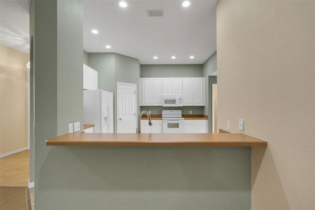 Building Photo - 654 Lake Clark Pl