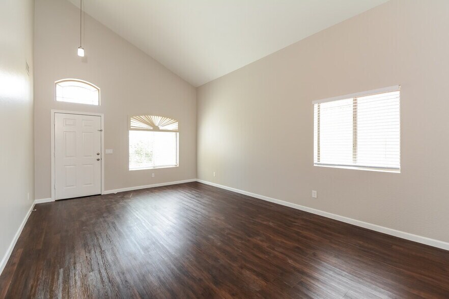 Building Photo - 5564 S 240th Dr
