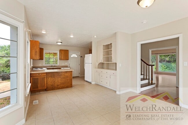 Building Photo - 3 Bedroom Layton Home