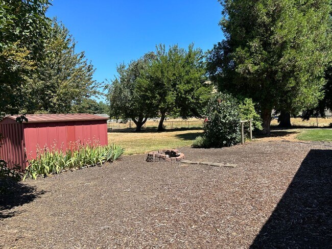 Building Photo - 4 bedroom, 1 bath Country Home for rent!  MOVE IN SPECIAL!