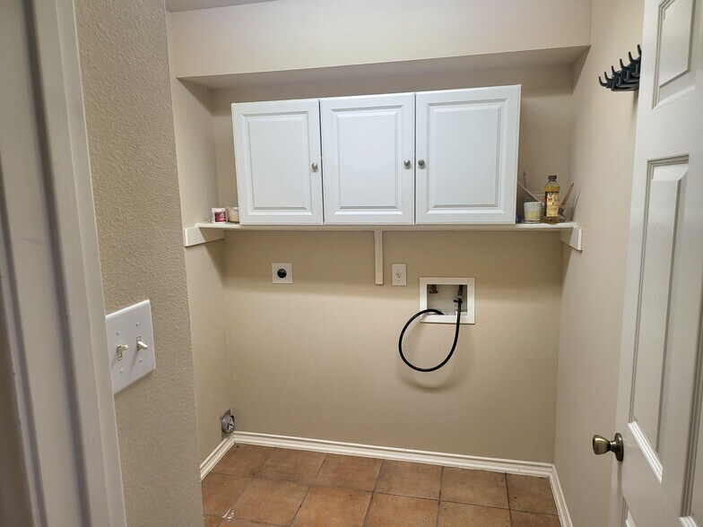 Building Photo - 4202 Santa Inez St