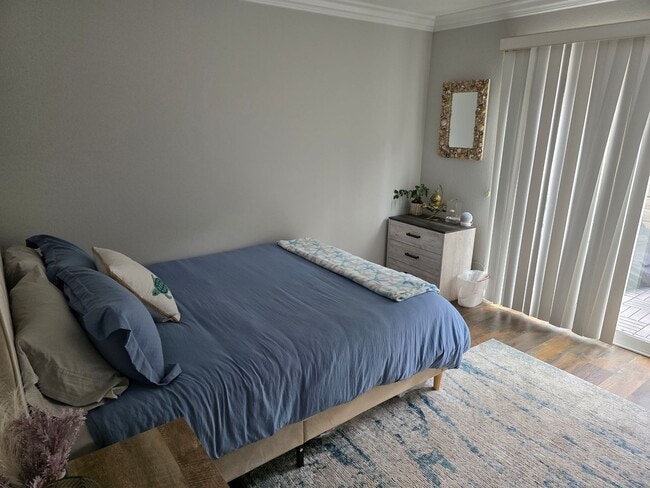 Building Photo - One month rental Fully furnished 1 bedroom...