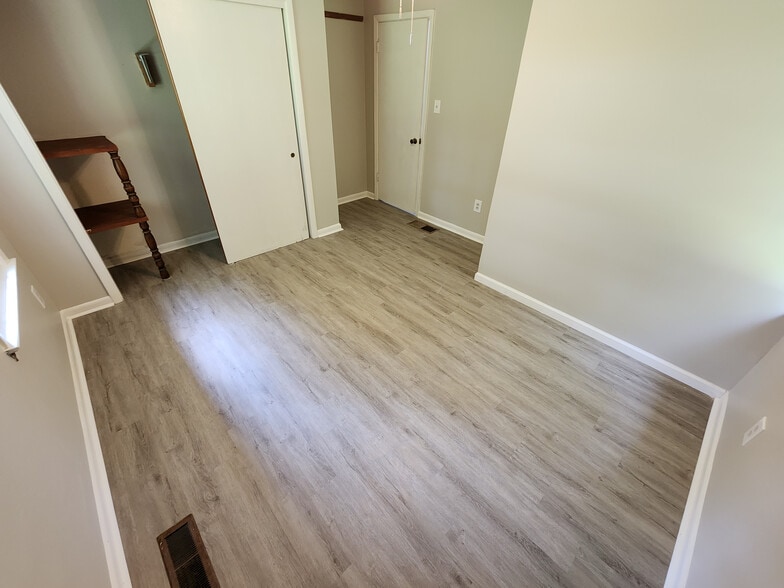 Building Photo - Room in House on Danforth Rd SW