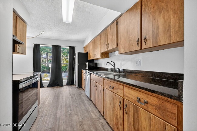 Building Photo - 12 Glen Arbor Park