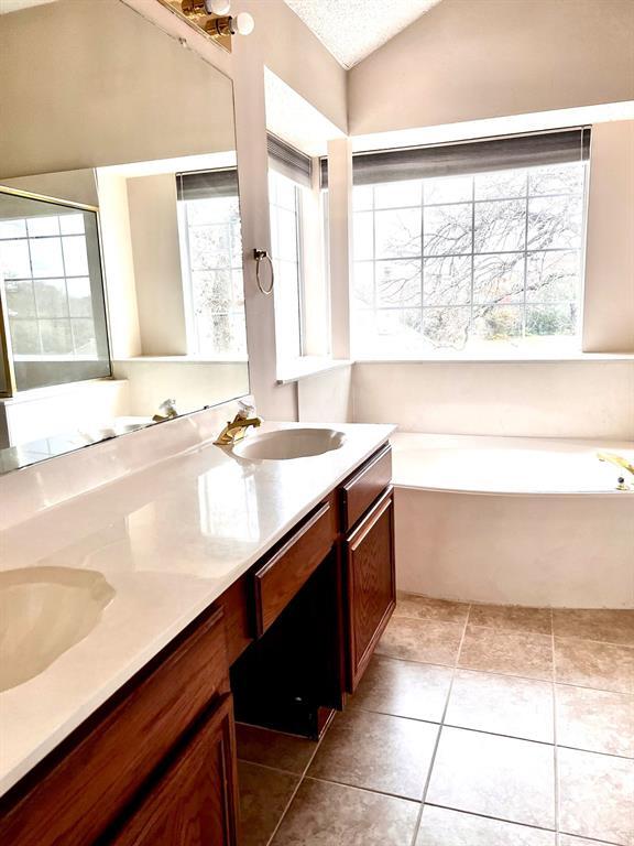 Building Photo - 2904 Wren Cir