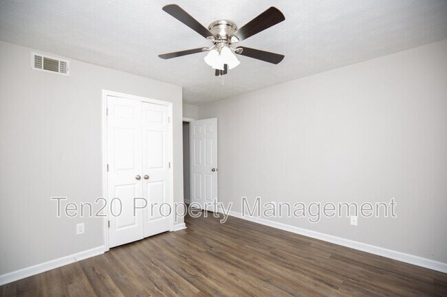 Building Photo - 6820 Panstone Dr