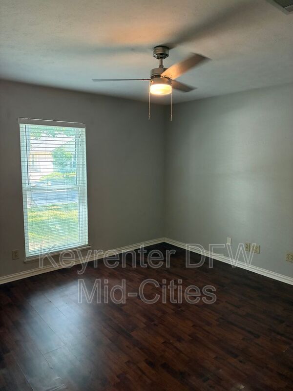 Building Photo - 3801 Hackberry Ln