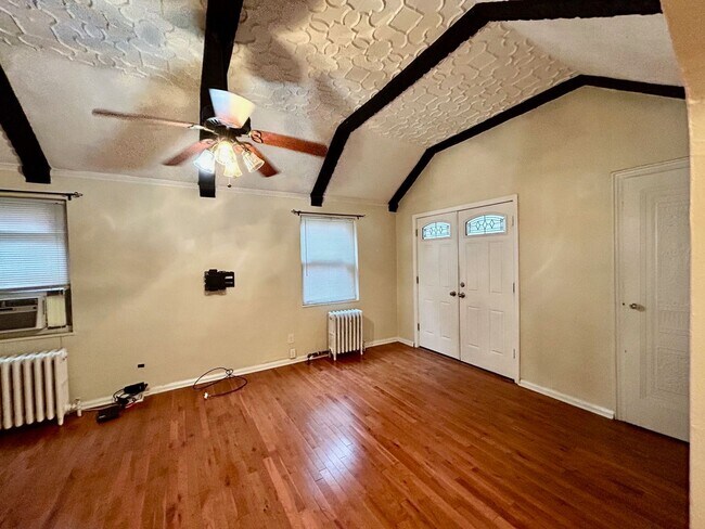 Building Photo - 3819 Beechwood Blvd
