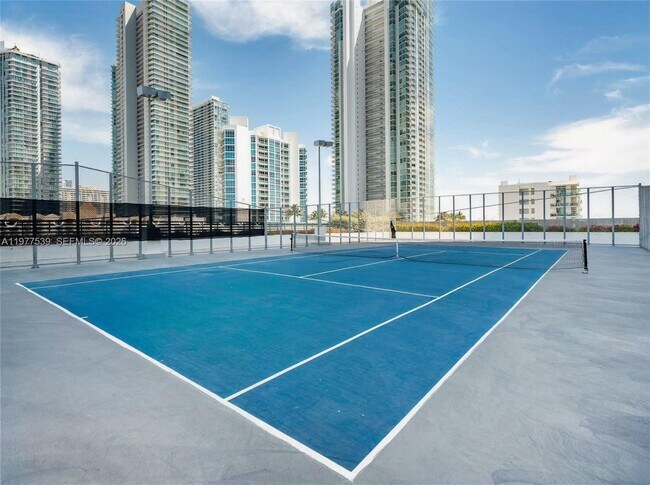 Building Photo - 460 NE 28th St