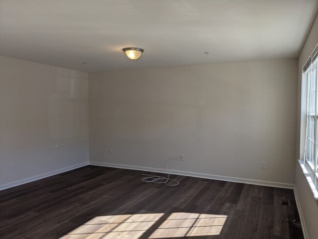 Building Photo - 3 Bedroom Townhouse For Rent in Charming Waynesboro, PA