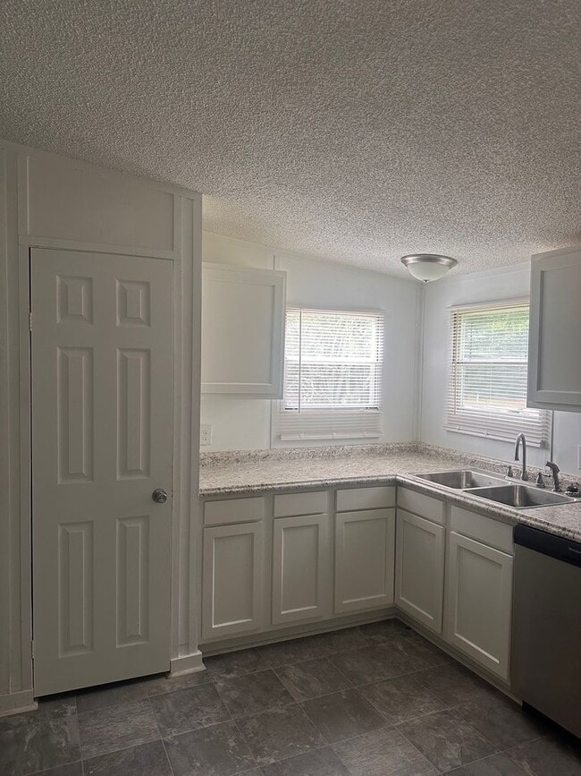 Building Photo - RENTAL HOME 3BD/2BTH