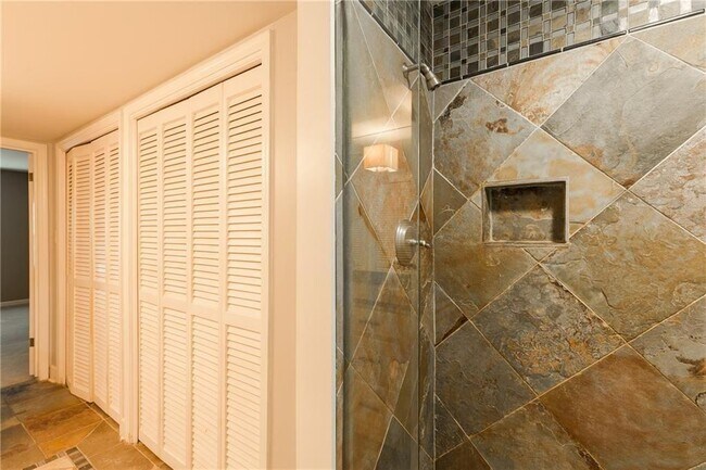 Building Photo - 82 Montre Square NW