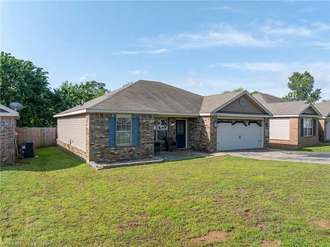 Building Photo - 2409 Crestview Ln