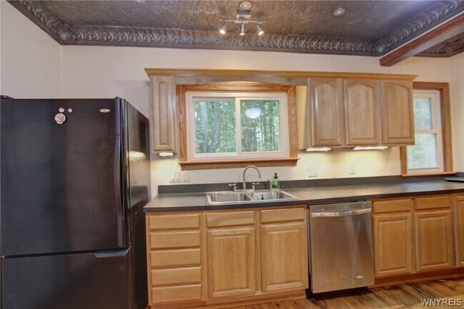 Building Photo - 5880 Draudt Rd