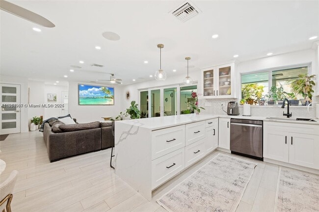 Building Photo - 5021 SW 29th Terrace