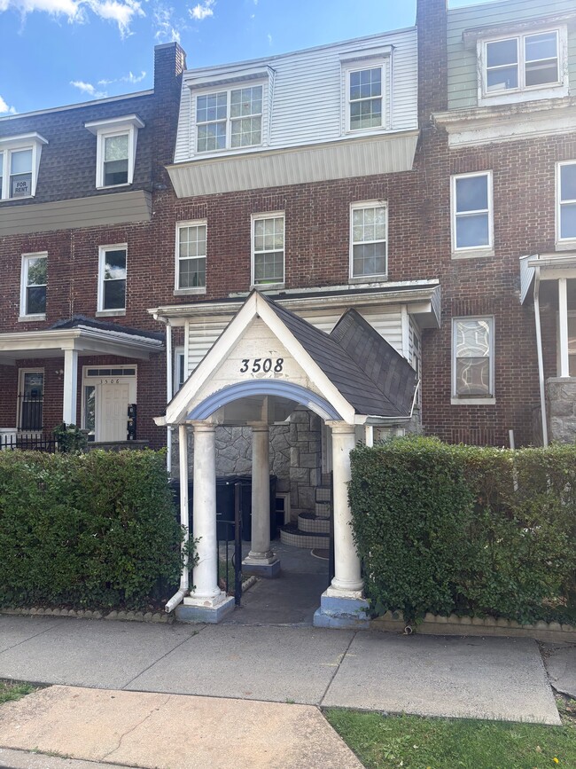 Building Photo - 3508 Woodbrook Ave