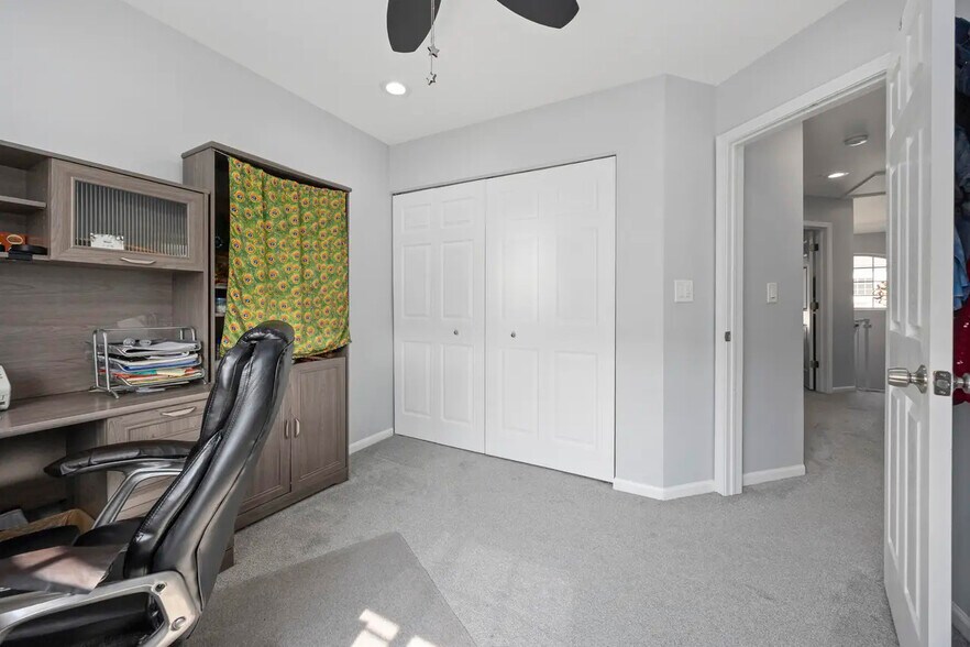 Building Photo - 9411 Harrison St