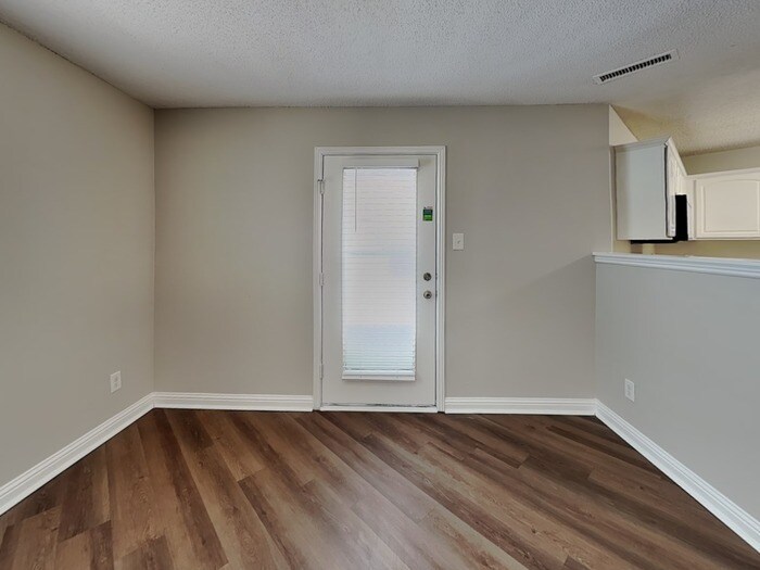 Building Photo - 1570 Broyles Ln