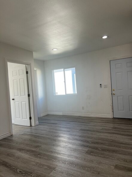 Building Photo - 8136 1/2 Walnut Dr