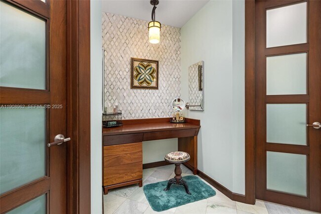 Building Photo - 70 Bay Colony Ln