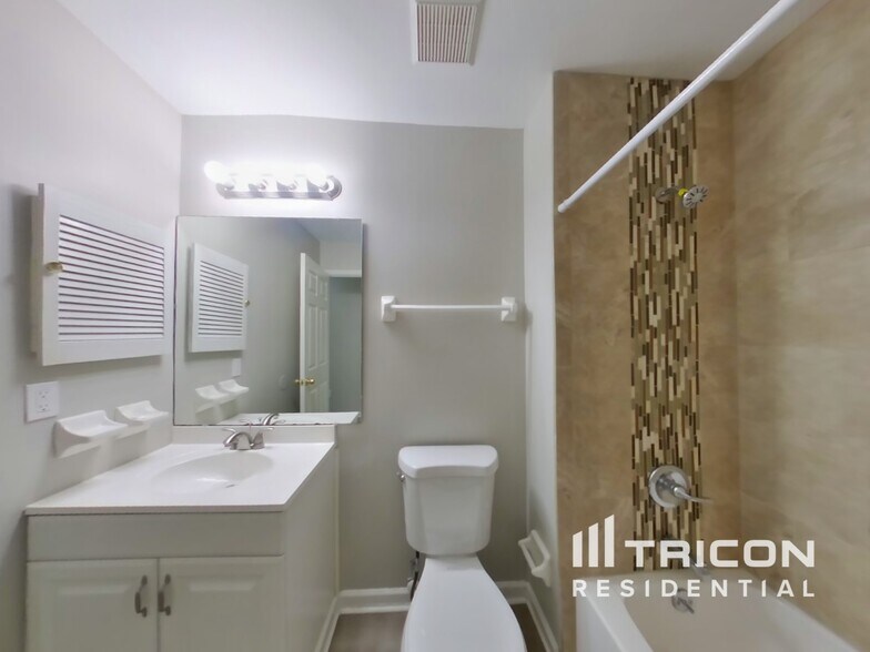 Building Photo - 7544 Teaticket Ct