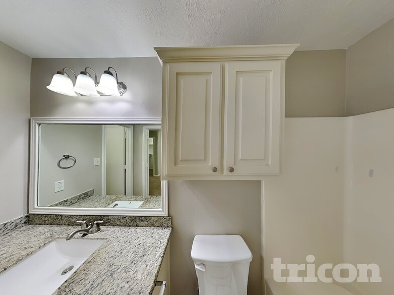 Building Photo - 16229 Summerset Estates Blvd