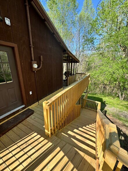 Building Photo - 710 Broken Arrow Cir