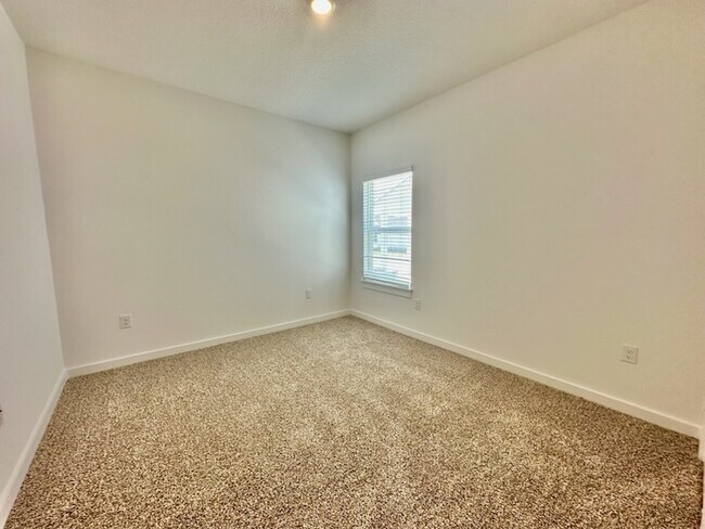 Building Photo - 494 Arrowwood Blvd