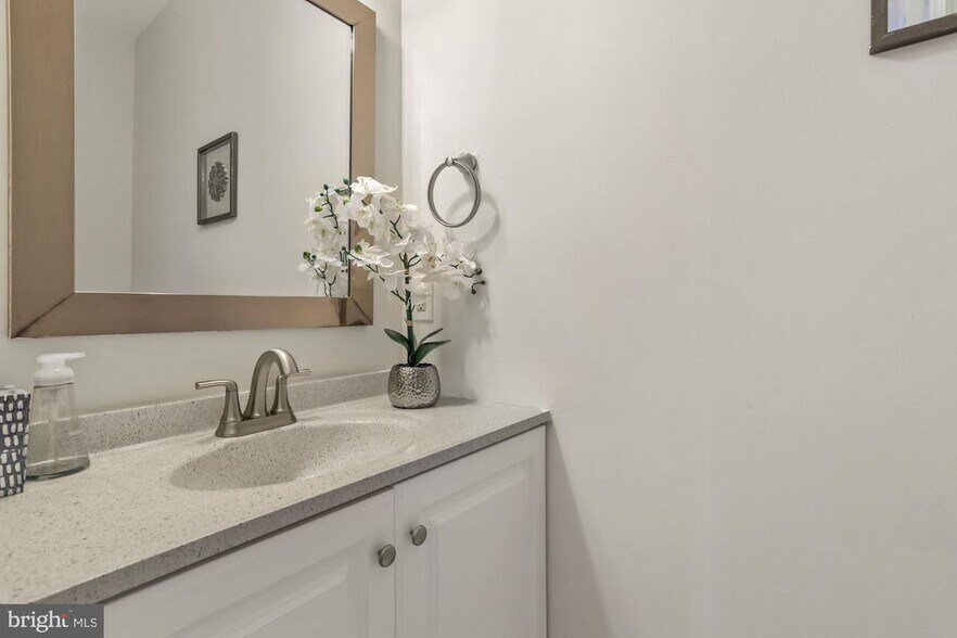 Building Photo - 11280 Fairwind Way