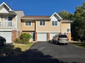 Building Photo - 1407 Oak Leaf Ln