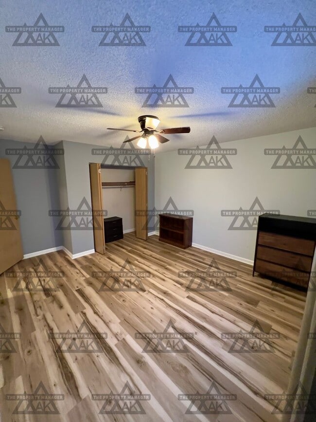 Building Photo - Charming Partially Furnished 2-Bedroom Condo for Rent