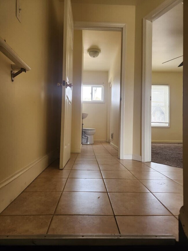 Building Photo - 413-415-415 N 6th Ave