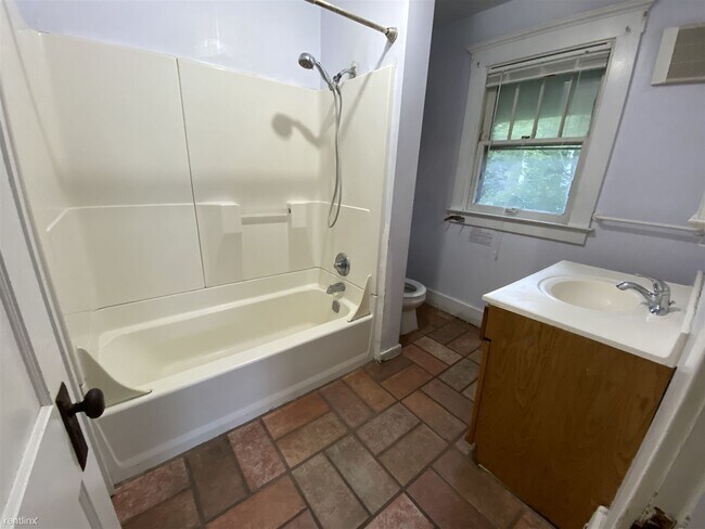 Building Photo - 7 br, 3 bath House - 954 Greenwood Ave