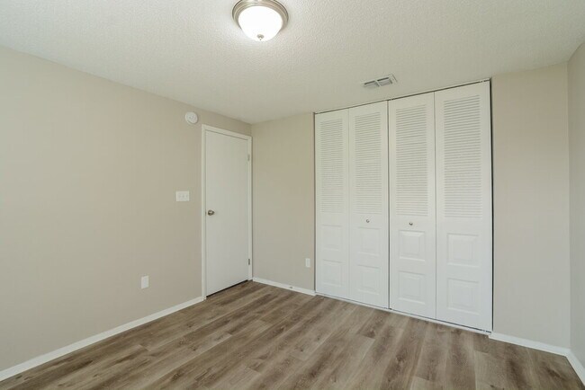 Building Photo - 5576 Garden Grove Cir