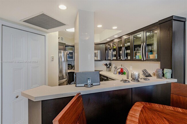 Building Photo - 6767 Collins Ave