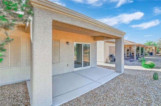 Building Photo - 7349 Shelduck St