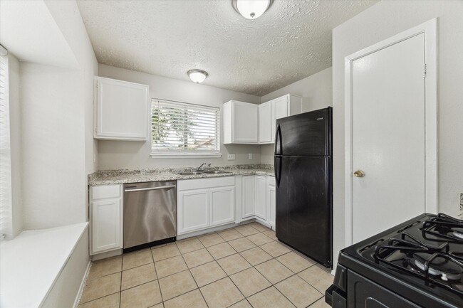 Building Photo - 10032 Ridgecoral Dr