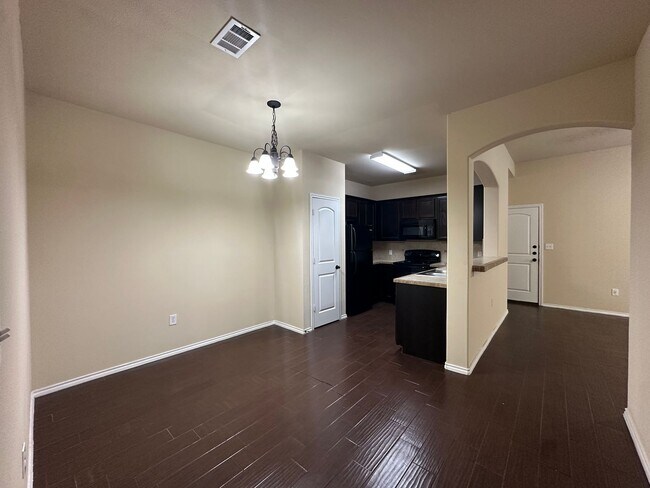 Building Photo - Townhome for rent