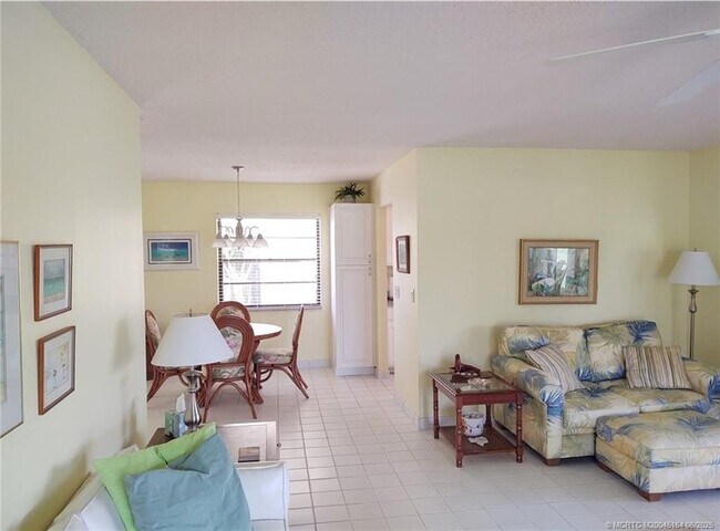 Building Photo - 5211 SE Sea Island Way