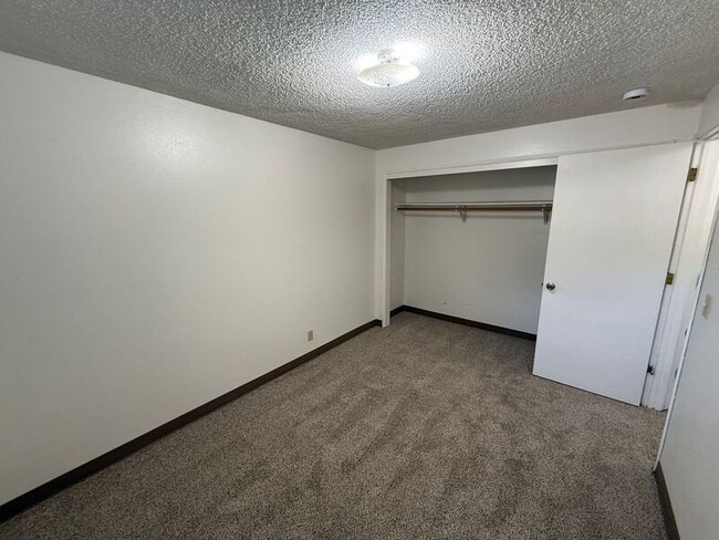 Building Photo - 3346 Willow Ct SE