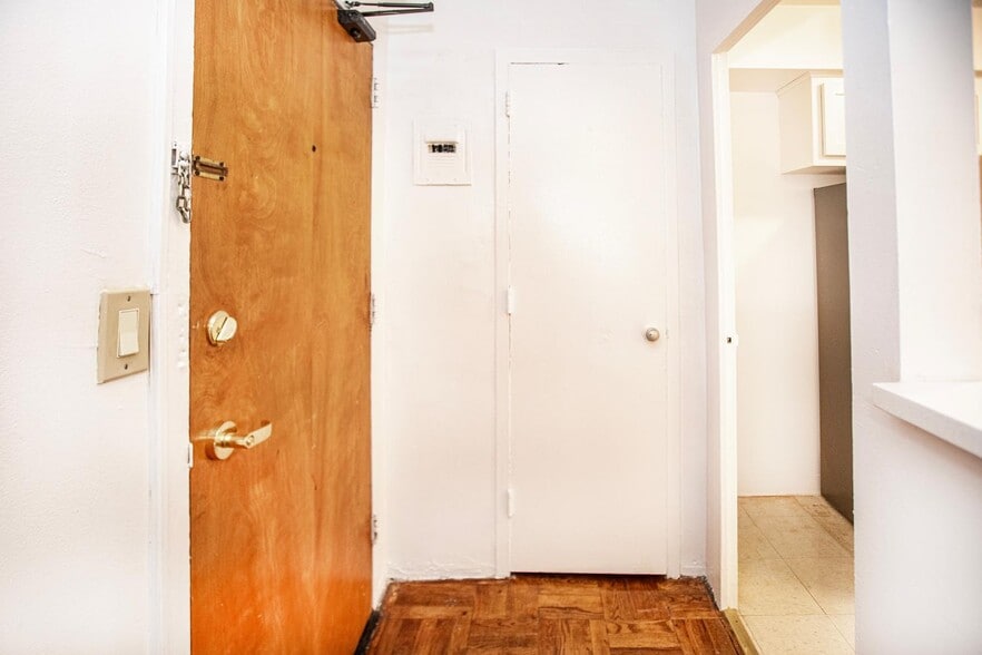 Building Photo - 208 Anderson St